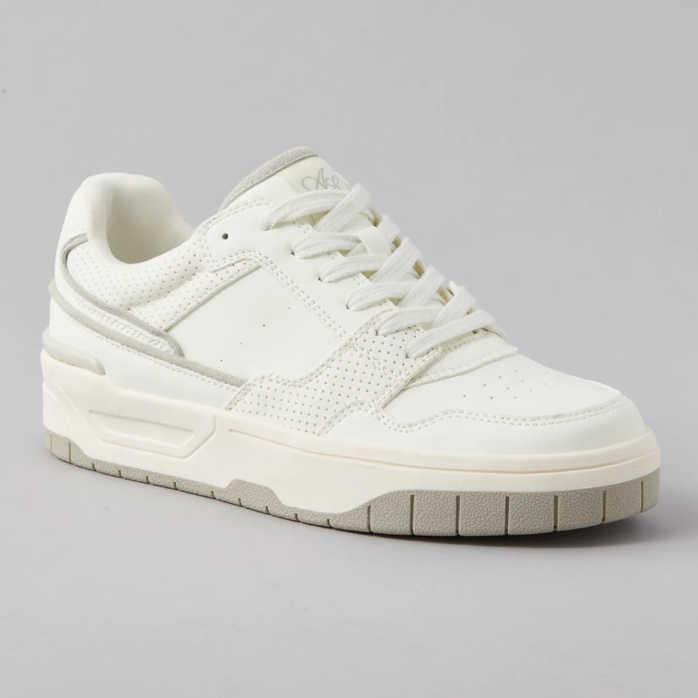 NEW AMERICAN EAGLE WOMEN VARSITY RETRO SNEAKERS IN SIZE 8